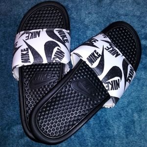 Nike slides size 7 womens